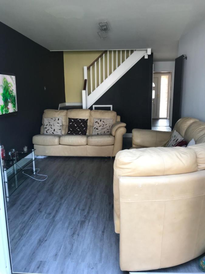 Double Room Next To Burnham Elizabeth Line Station Slough Exterior foto